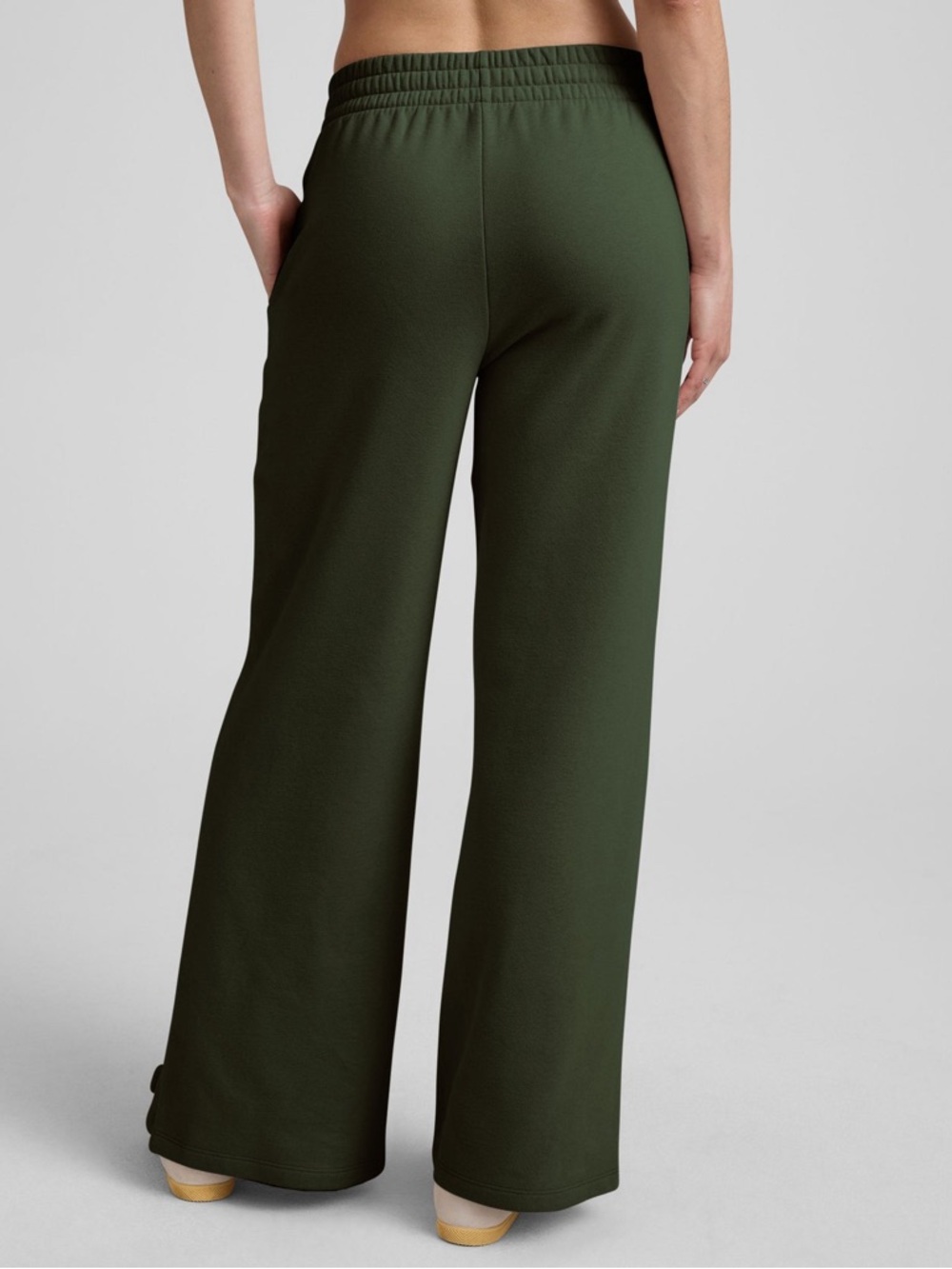 Beyond Yoga LuxeFleece Wide Leg Sweat Pant Dark Olive - M - Picture 2 of 8